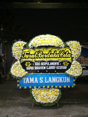 Papan Bunga Duka di Purnama